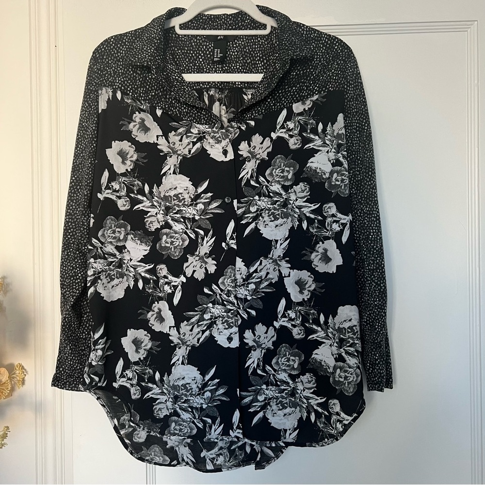 H&M Black Grey Mixed Media Floral Print Button Down Blouse Size XSmall EUC